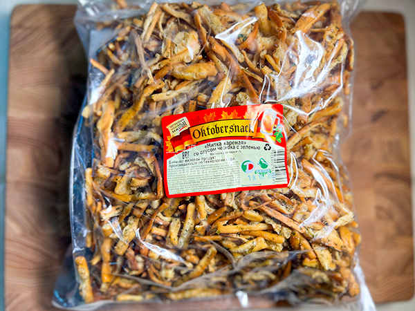 Нитка ЖАРЕНАЯ "Чеснок с зеленью" Oktobersnack 1 кг (сырный продукт) в Южно-Сахалинске