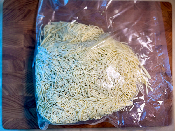Сырный продукт ФЕРМЕРСКИЙ паутинка  укроп/чеснок в Южно-Сахалинске