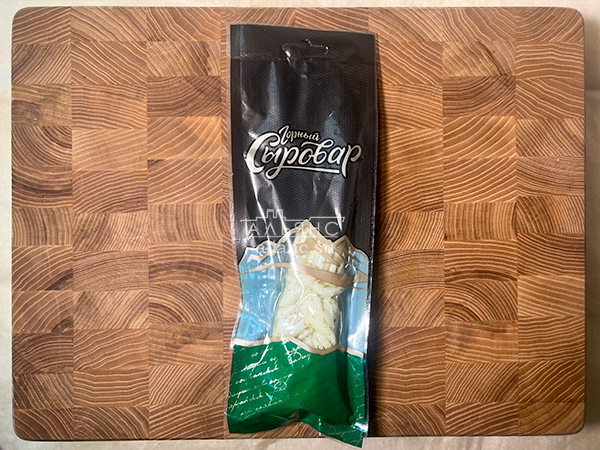 Сыр 100 гр ГОРНЫЙ СЫРОВАР (Косичка с укропом и чесноком) в Южно-Сахалинске