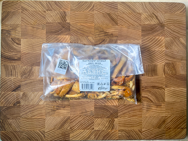 Сыр 150 гр ГОРНЫЙ СЫРОВАР (Ассорти копчёный с укропом и чесноком) в Южно-Сахалинске